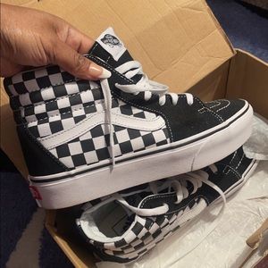 Brand new stack van woman’s size 8/12 mens 7 fits with the box 😍